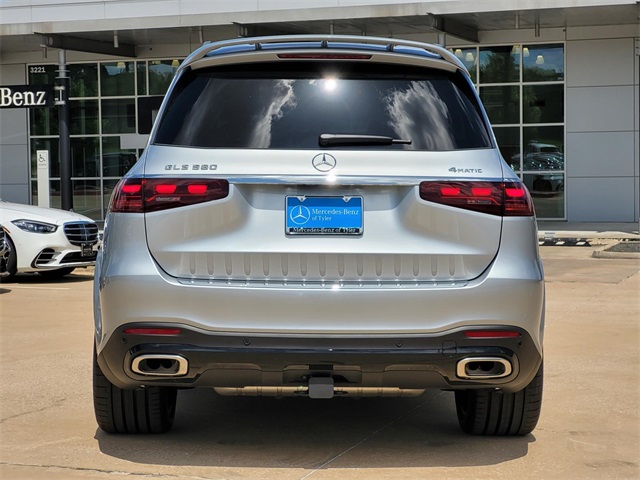 2025 Mercedes Benz GLS 580 4MATIC photo 3