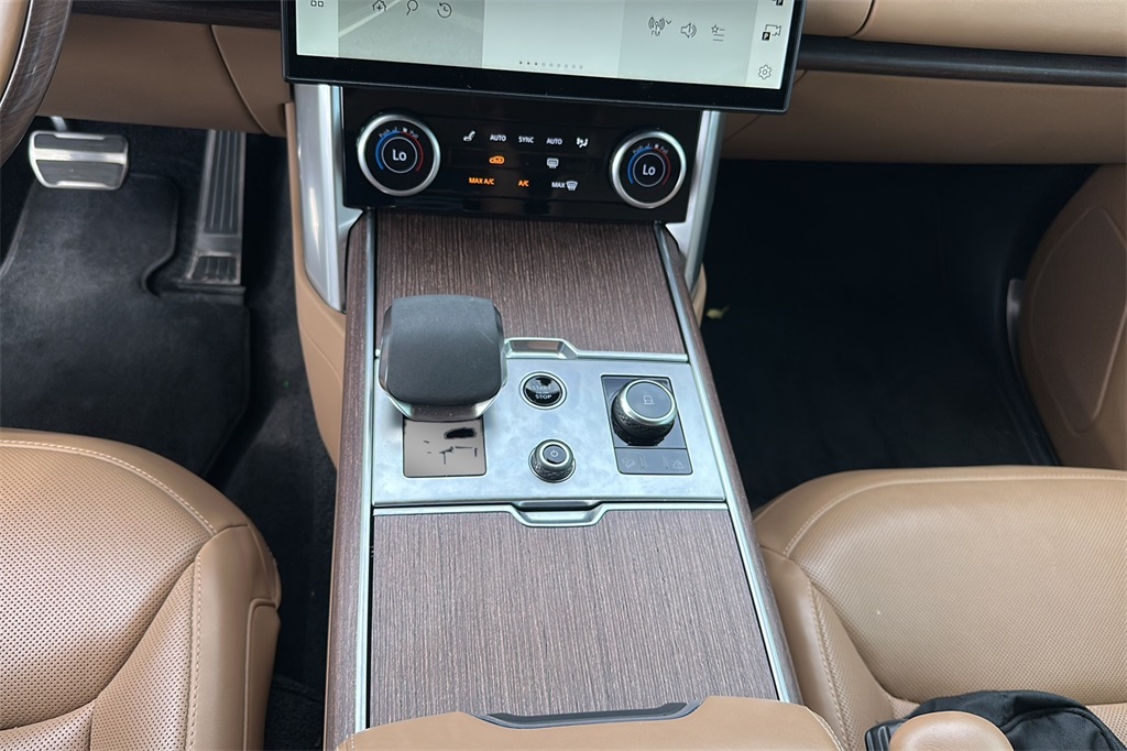 2023 Land Rover Range Rover SE photo 11