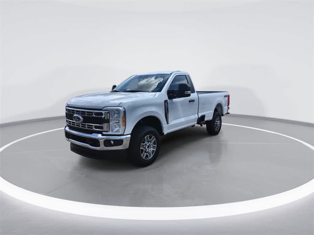 2025 Ford F-350 XLT photo 4