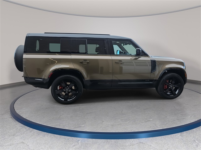 2025 Land Rover Defender 130 X photo 4