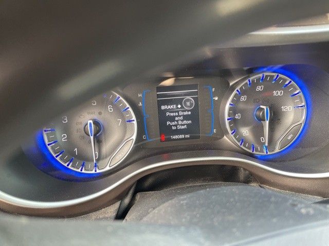 2017 Chrysler Pacifica Touring photo 4