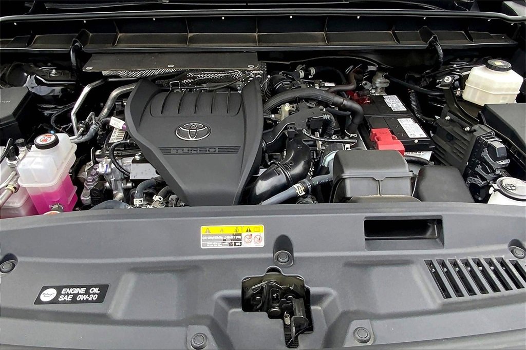 2024 Toyota Highlander LE photo 7