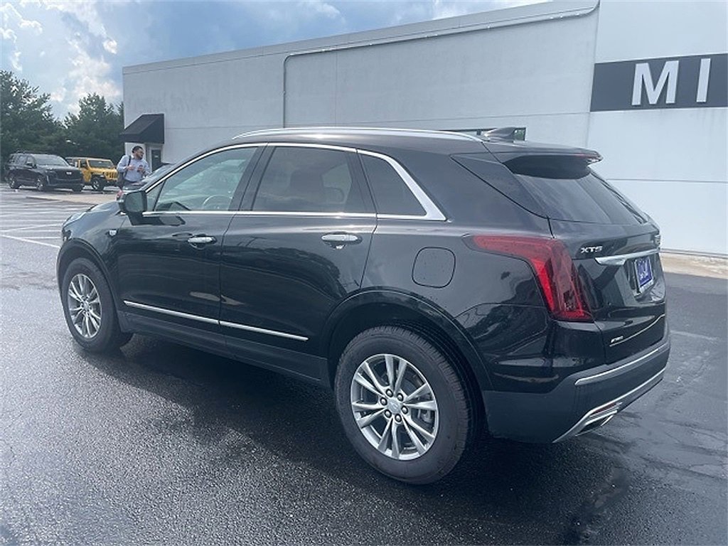 2022 Cadillac XT5 Premium Luxury photo 2