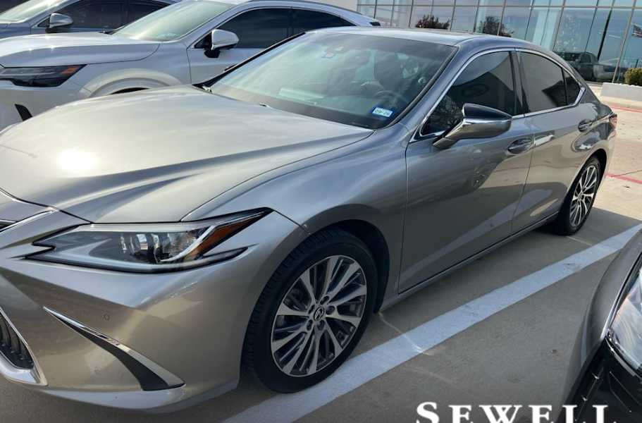 2019 Lexus ES 350's photo