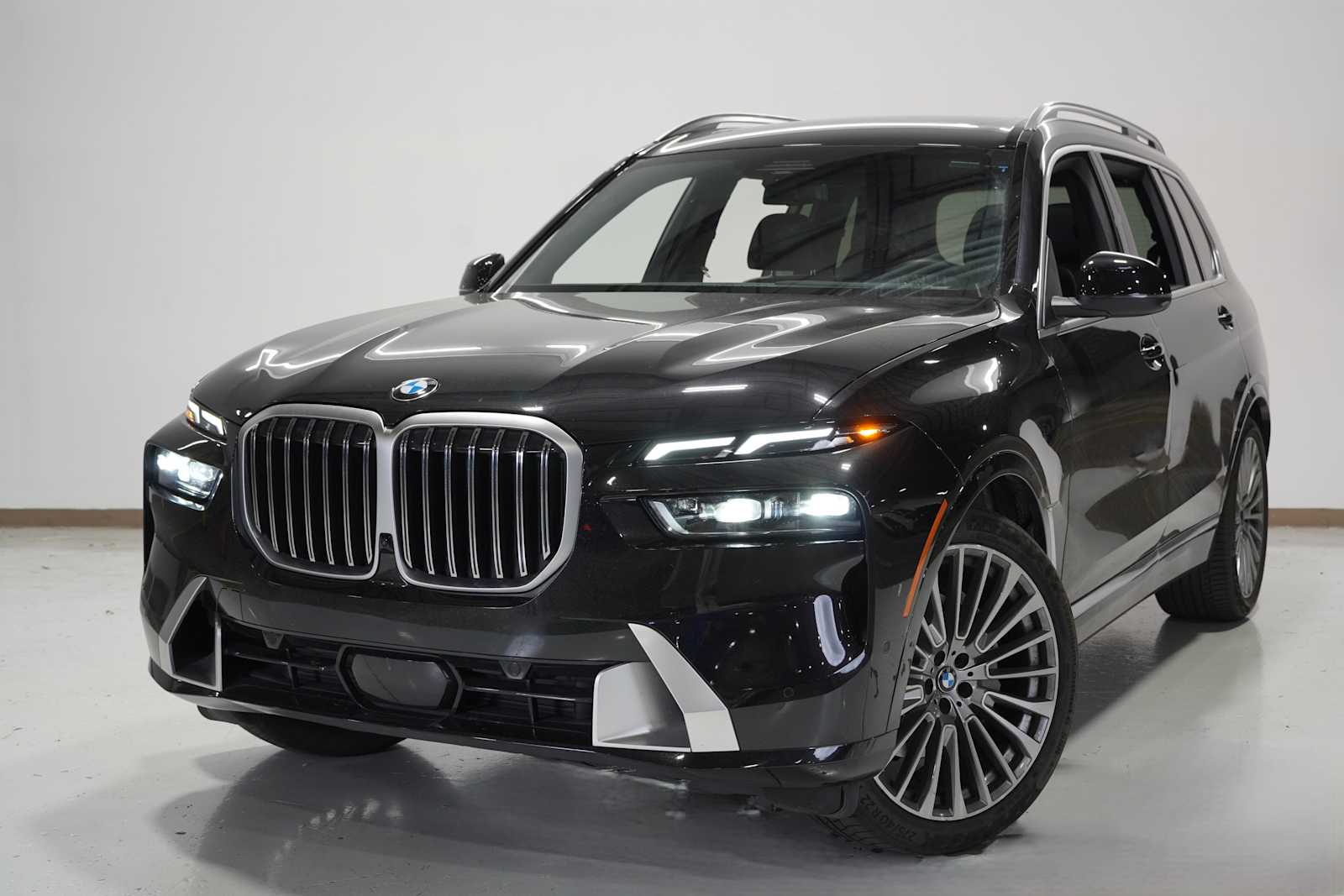 2025 BMW X7 40i's photo