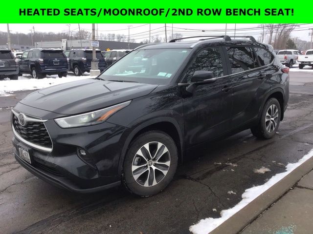 2023 Toyota Highlander XLE's photo