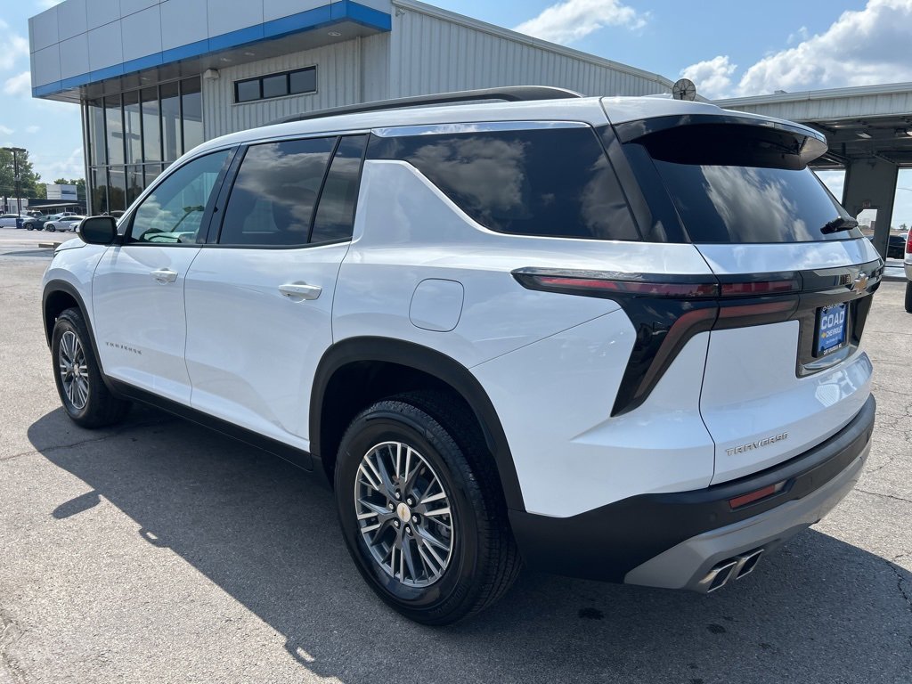 2025 Chevrolet Traverse photo 4