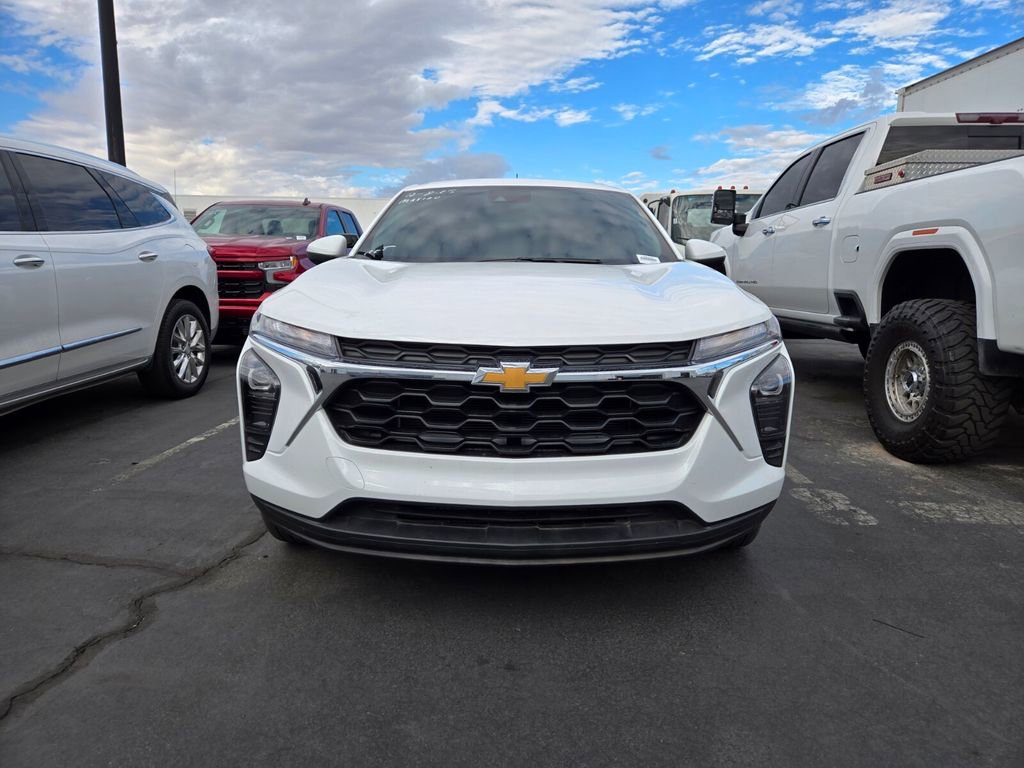 2024 Chevrolet Trax LS photo 2