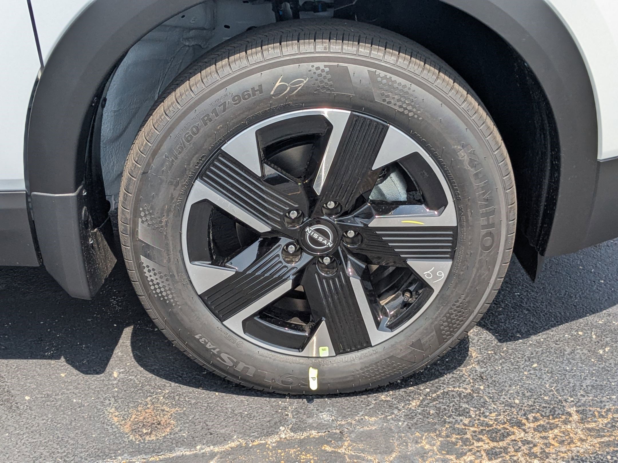 2025 Nissan Kicks SV photo 17