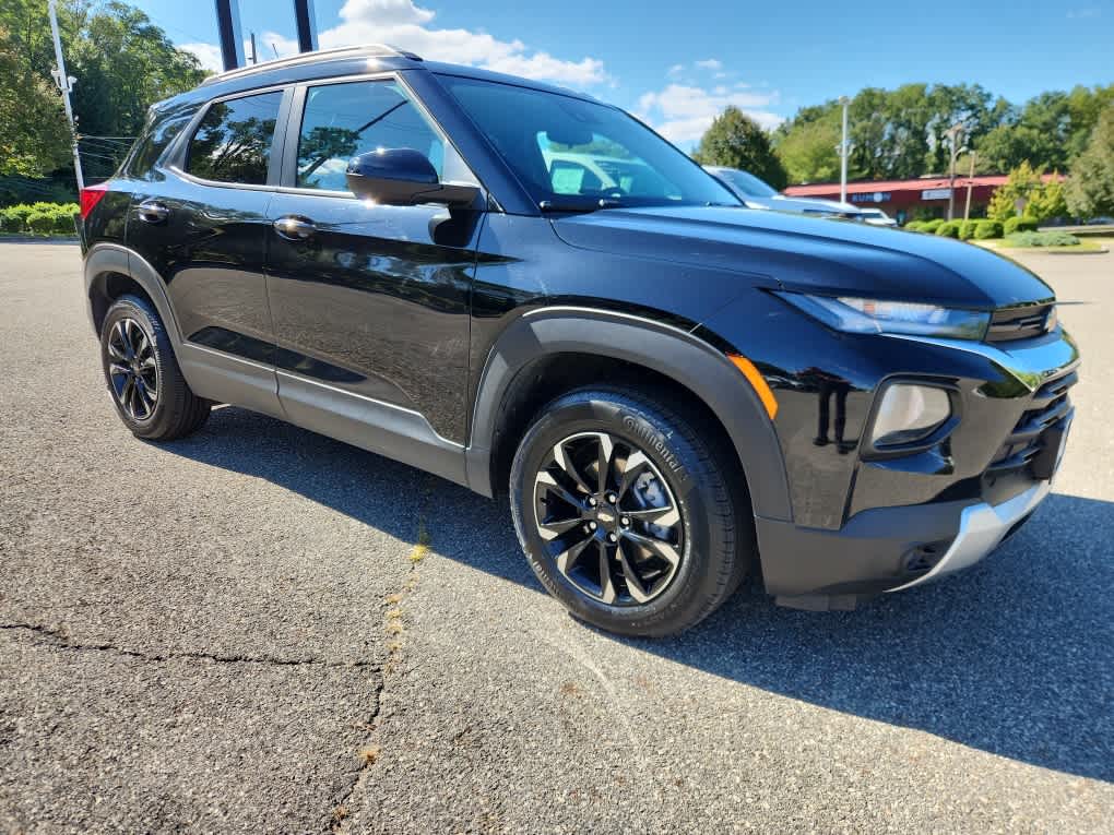2023 Chevrolet Trailblazer LT photo 3