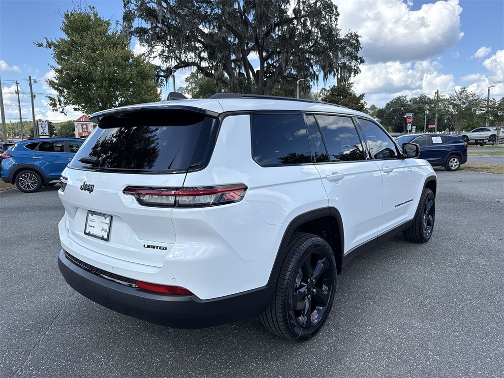 2025 Jeep Grand Cherokee Limited photo 2