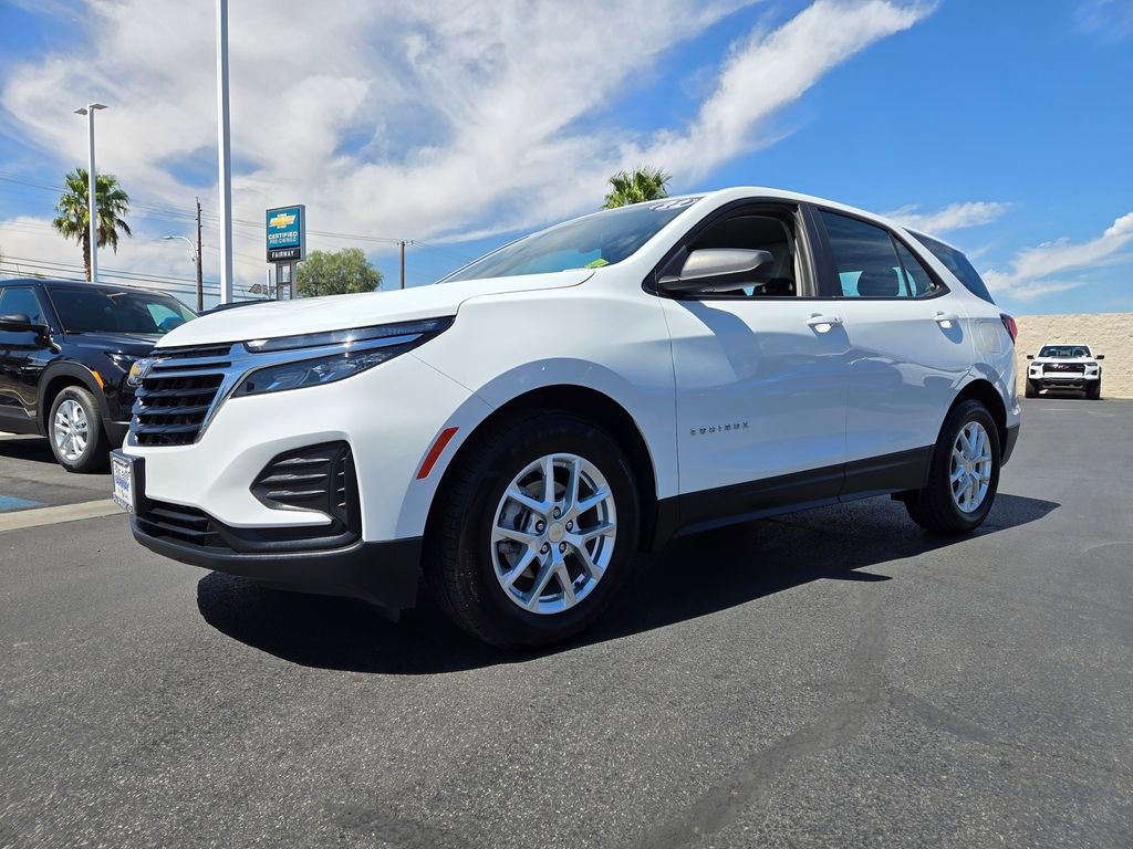 2022 Chevrolet Equinox LS photo 2