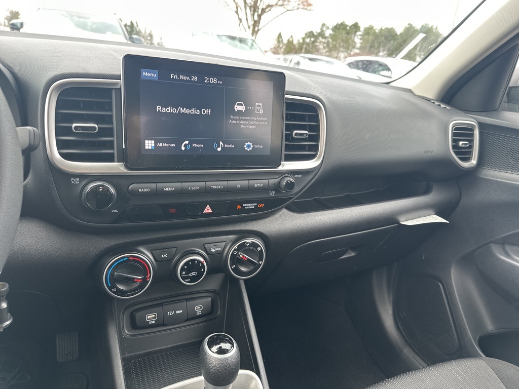 2025 Hyundai Venue SE photo 3