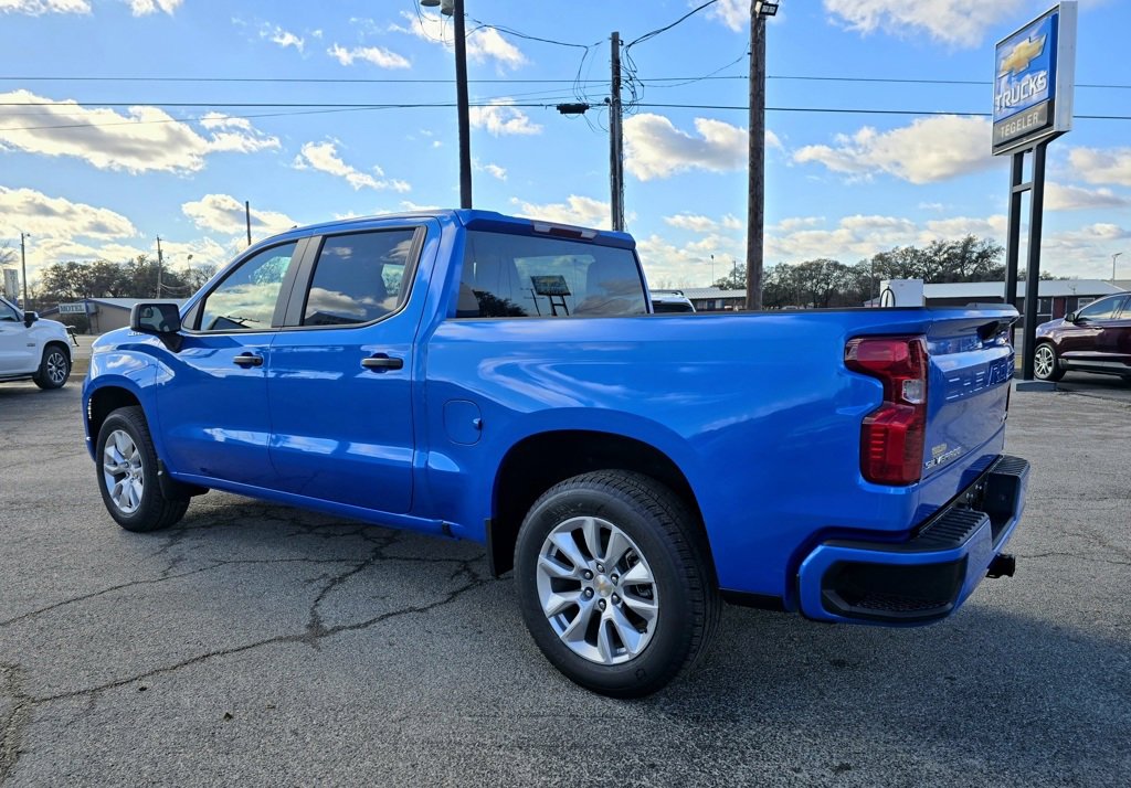 2025 Chevrolet Silverado 1500 Custom photo 3