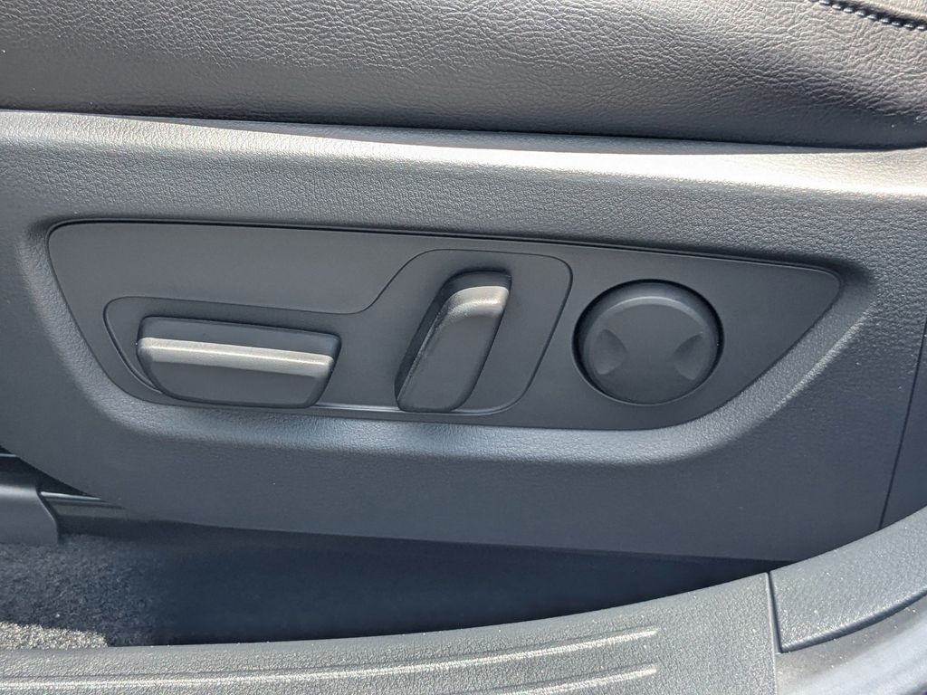 2025 Mazda CX-50 Premium photo 18