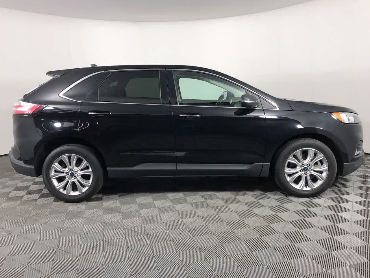 2022 Ford Edge Titanium photo 9