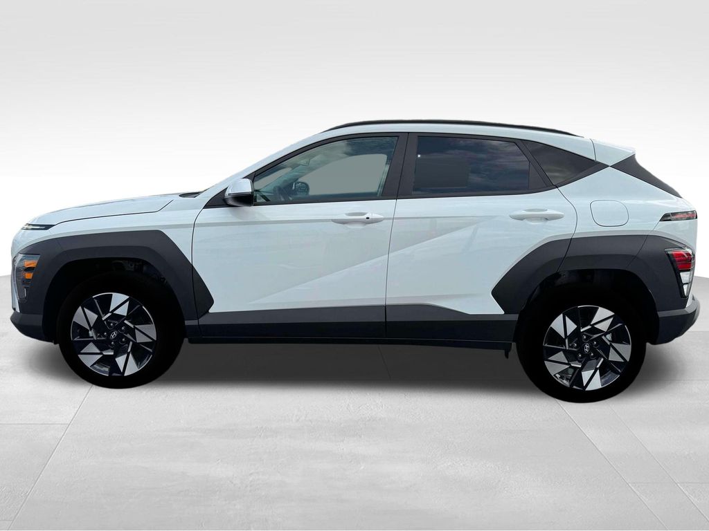 2025 Hyundai Kona SEL photo 2