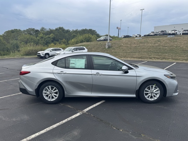 2026 Toyota Camry LE photo 2