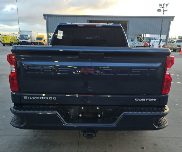 2023 Chevrolet Silverado 1500 Custom photo 4