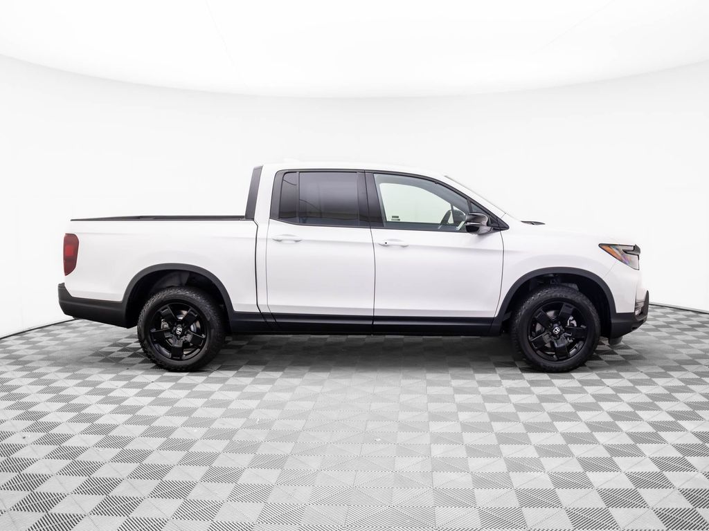 2025 Honda Ridgeline Black Edition photo 5
