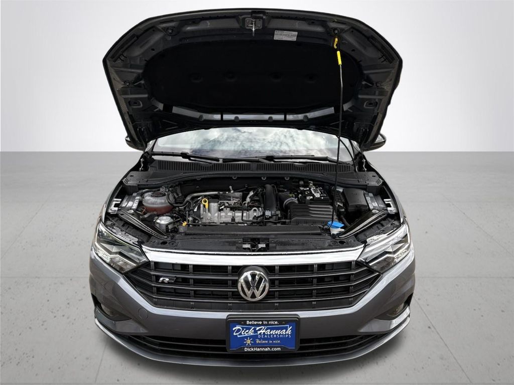 2021 Volkswagen Jetta R-Line photo 4