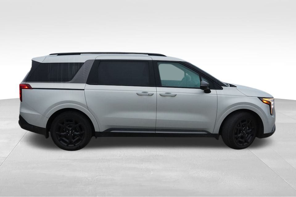 2025 Kia Carnival SX photo 2