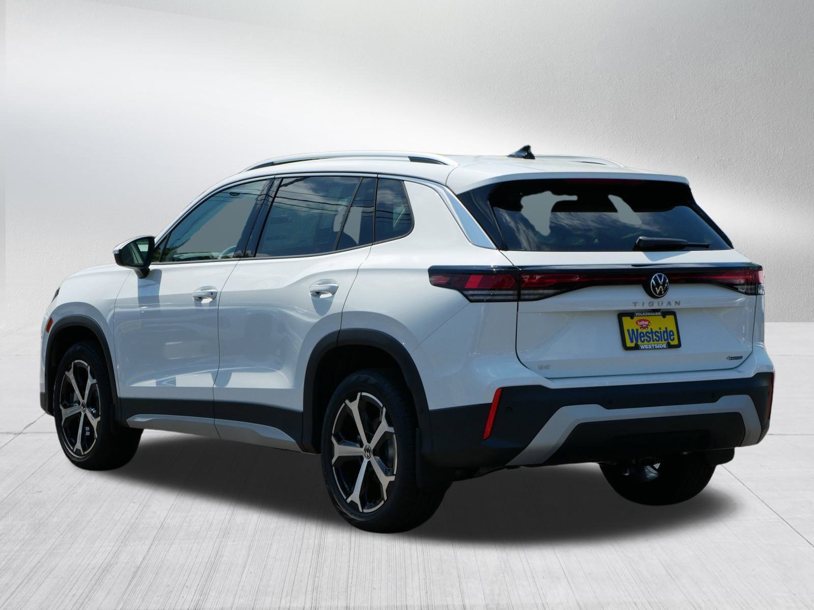 2025 Volkswagen Tiguan SE photo 2