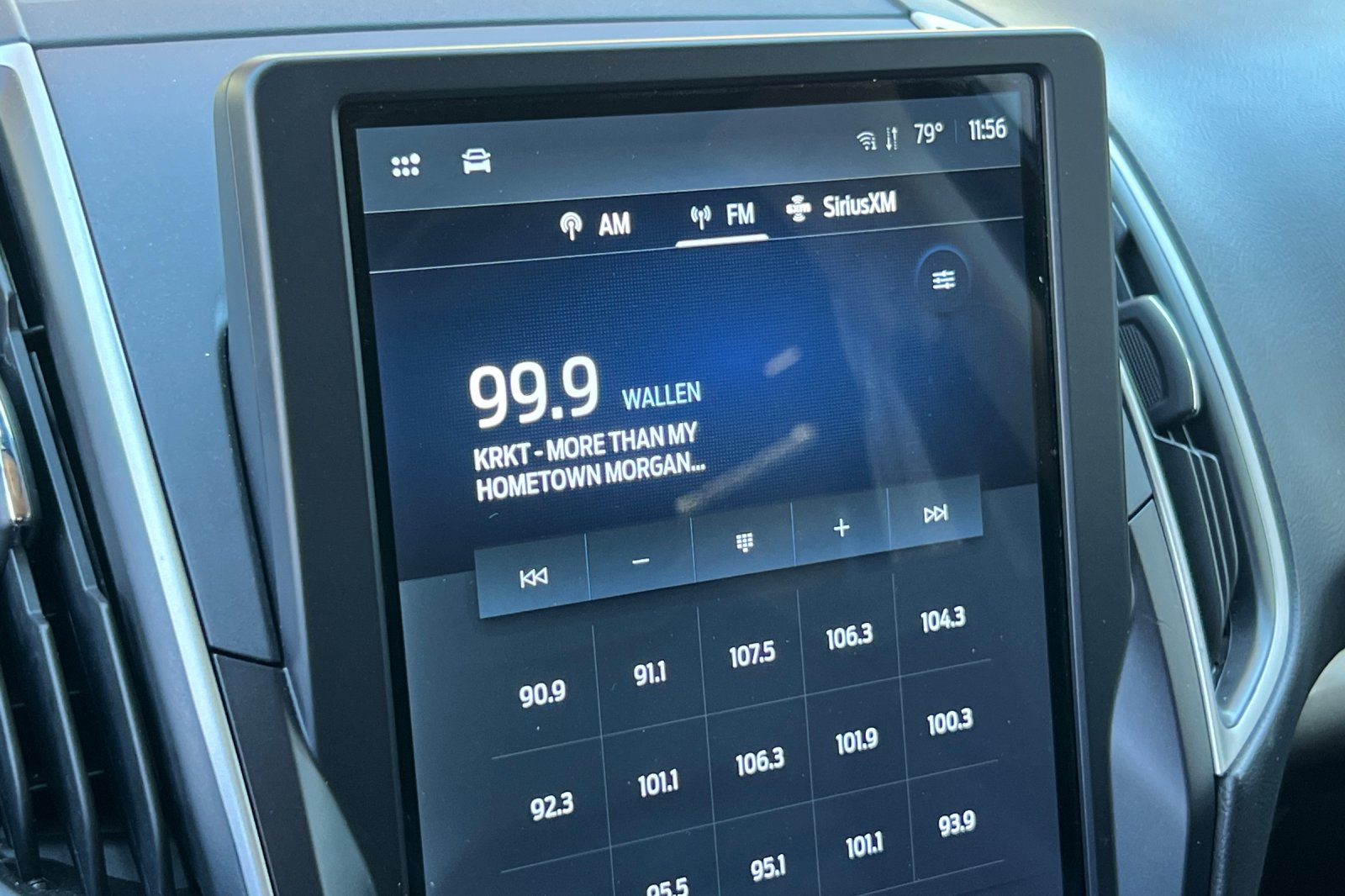 2023 Ford Edge SEL photo 13
