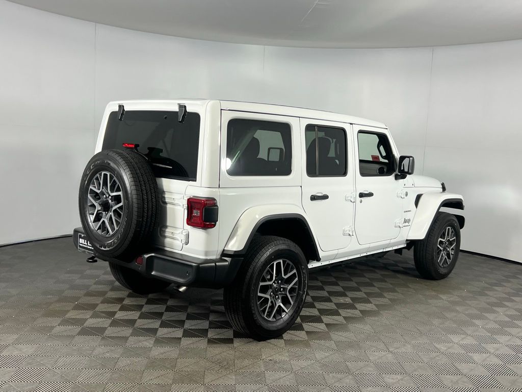 2024 Jeep Wrangler Sahara photo 3