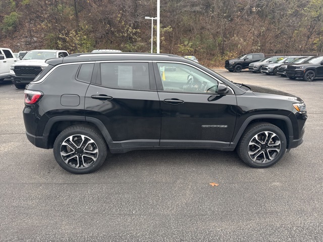 2022 Jeep Compass Limited photo 2