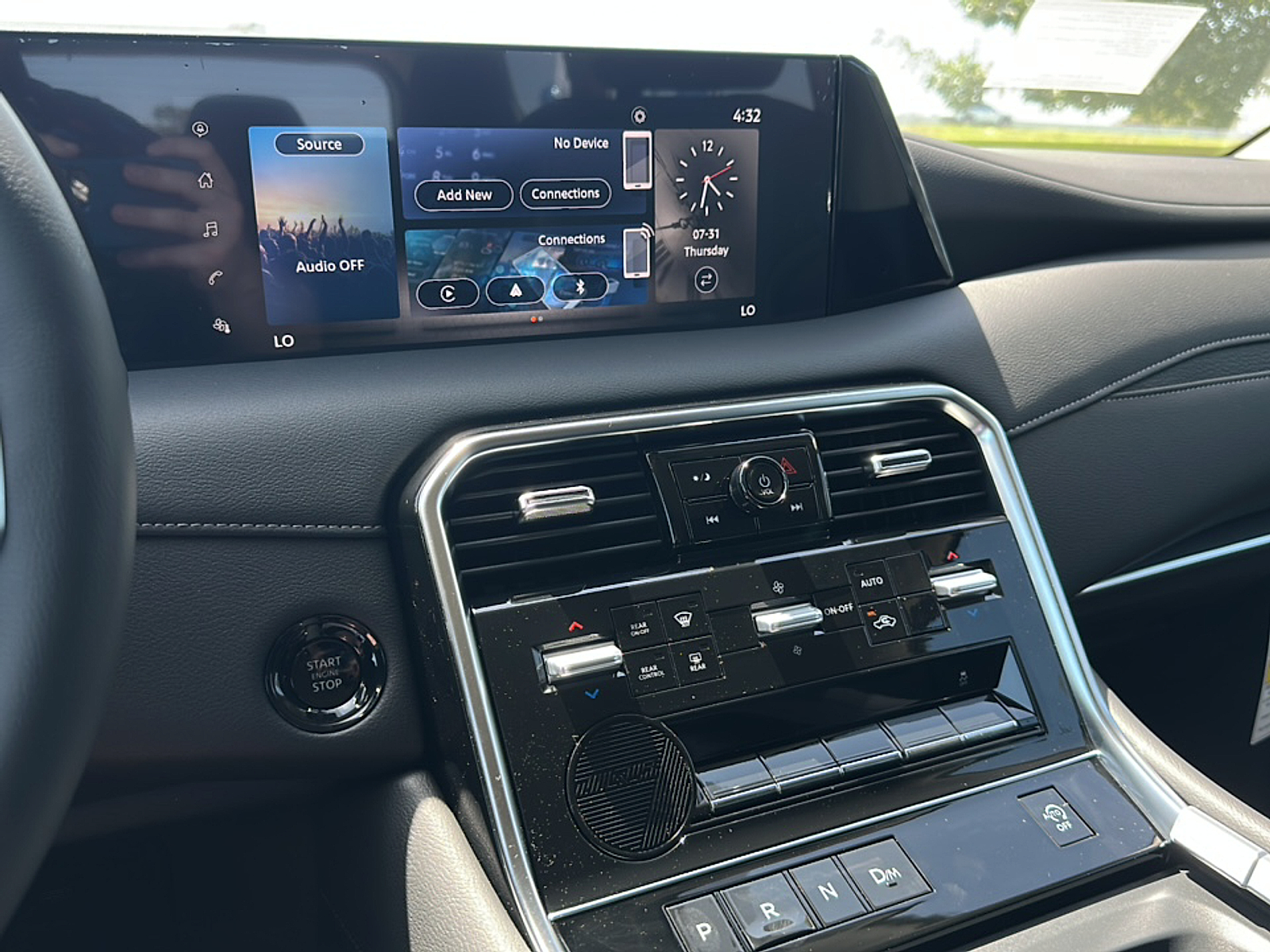 2025 Nissan Armada SV photo 11
