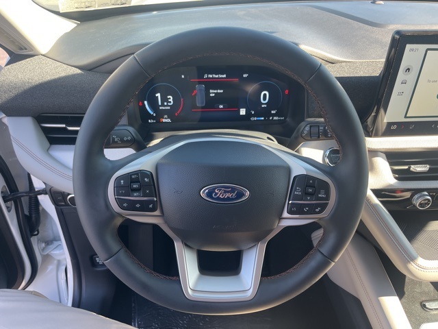 2025 Ford Explorer photo 12