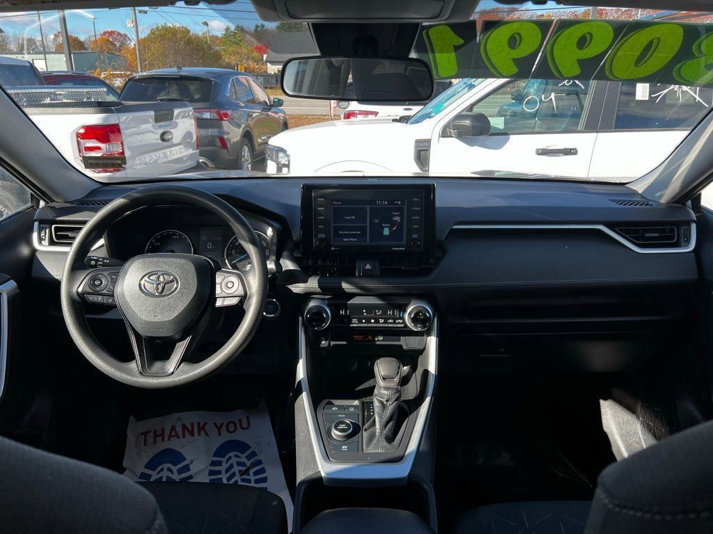 2022 Toyota RAV4 Hybrid XLE photo 4