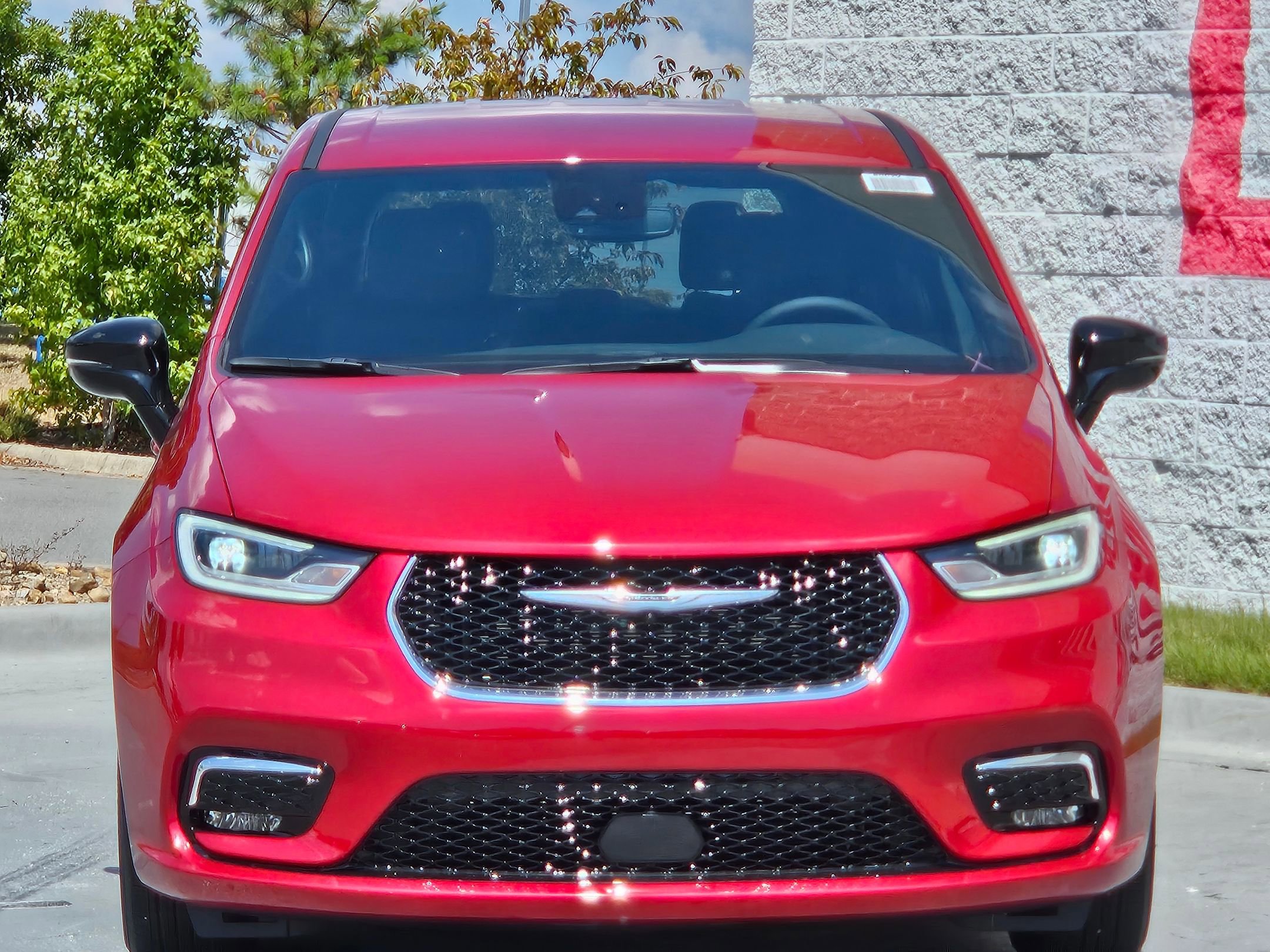 2026 Chrysler Pacifica photo 2