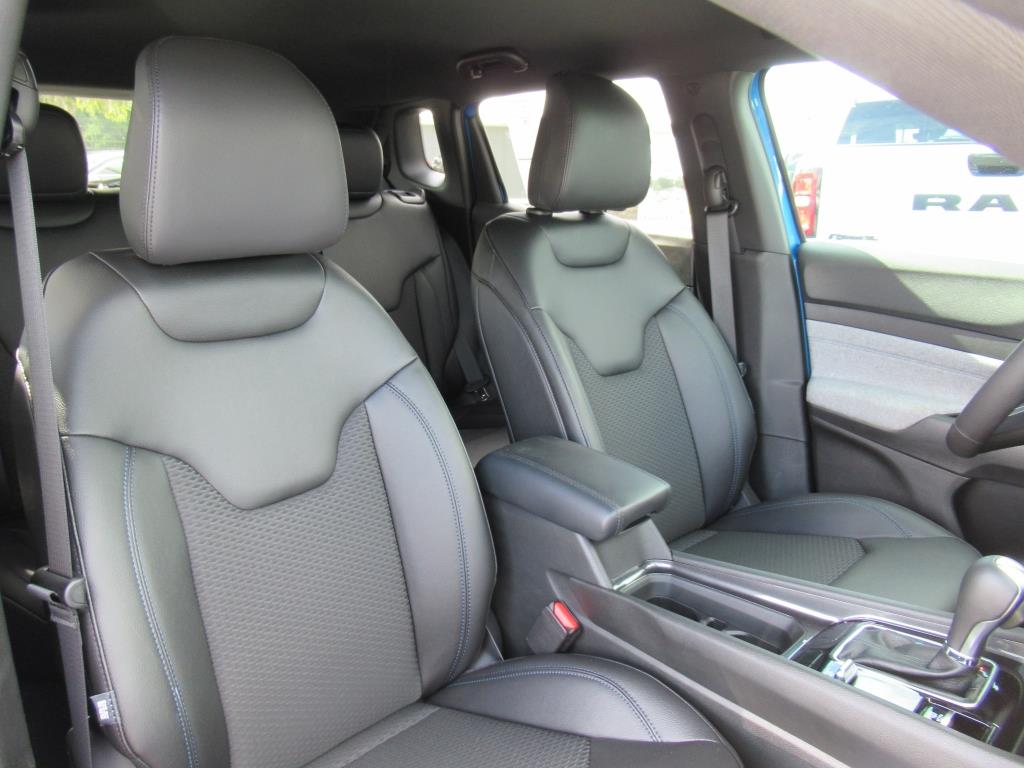 2025 Jeep Compass Latitude photo 9