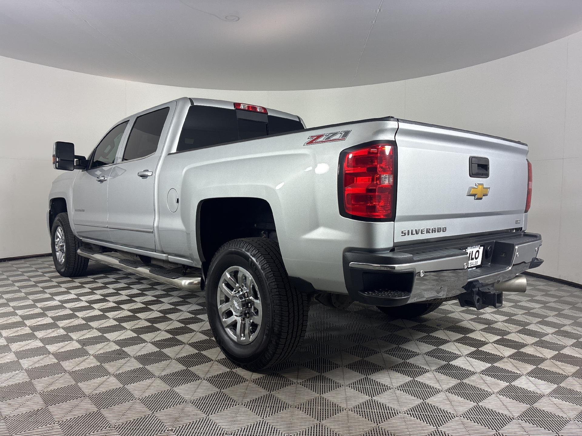 2015 Chevrolet Silverado LTZ photo 3