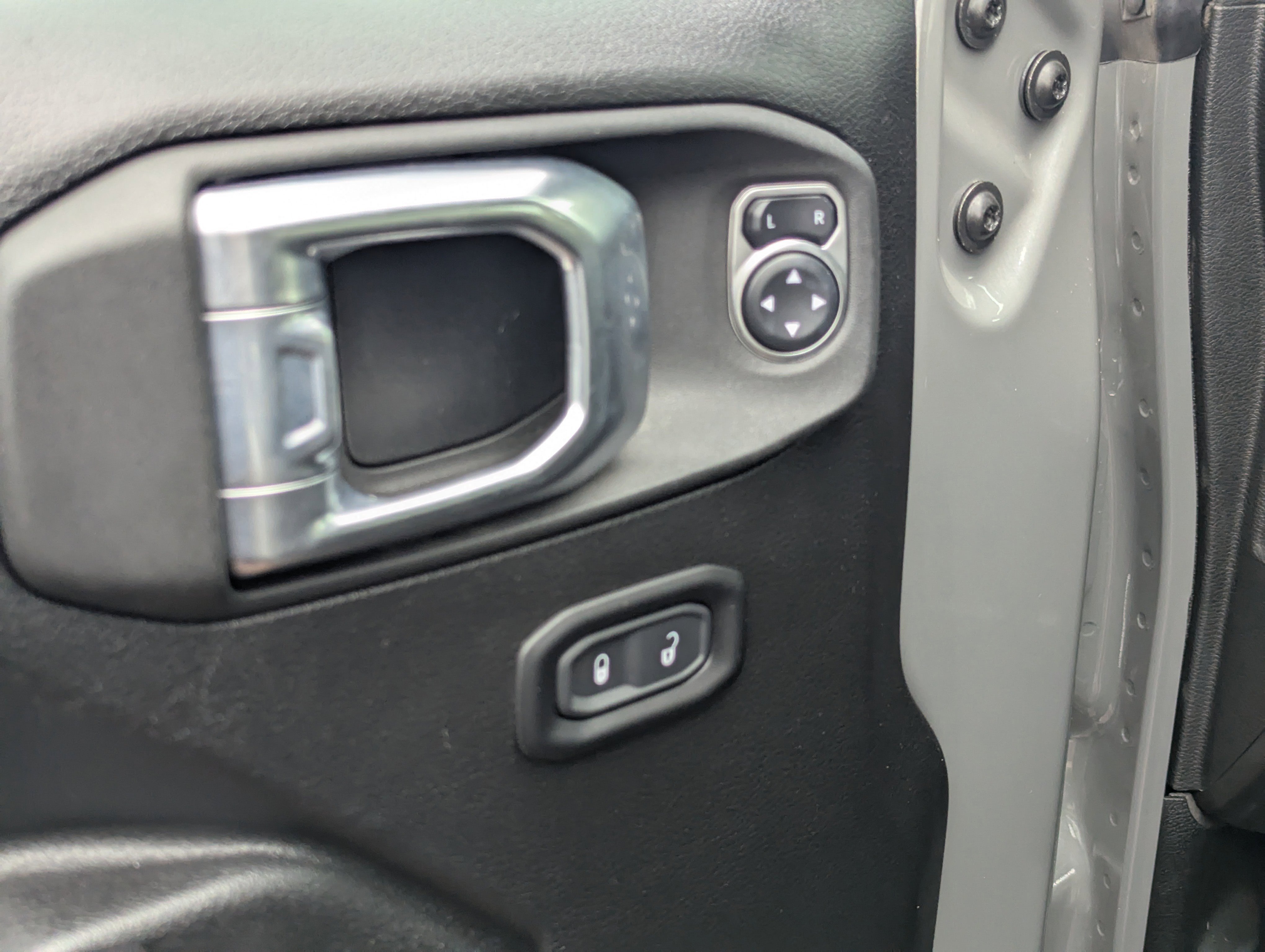 2021 Jeep Wrangler Sport S photo 4