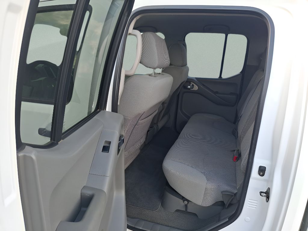 2009 Nissan Frontier SE photo 6