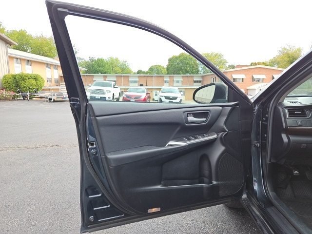 2017 Toyota Camry XLE XSE photo 19