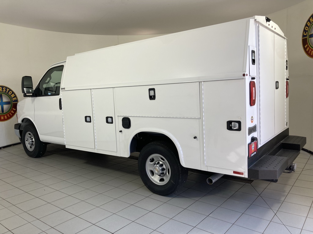 2025 Chevrolet Express Cutaway 3500 photo 4