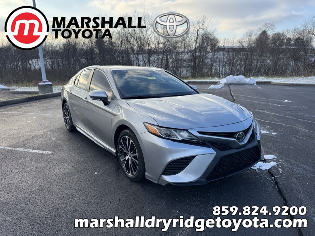 2019 Toyota Camry SE's photo