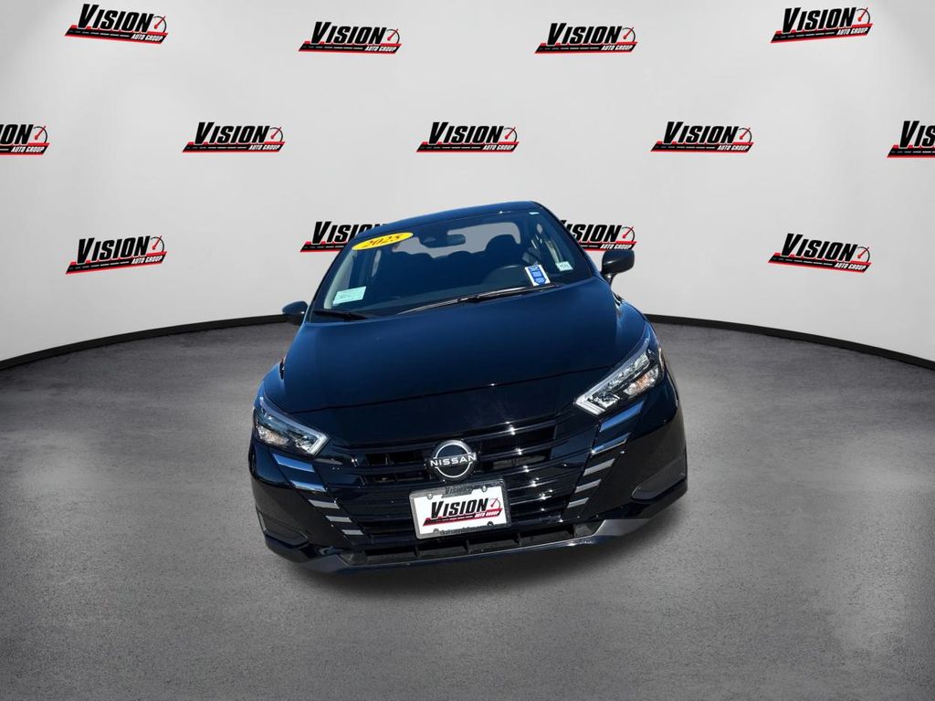 2025 Nissan Versa 1.6 S photo 2