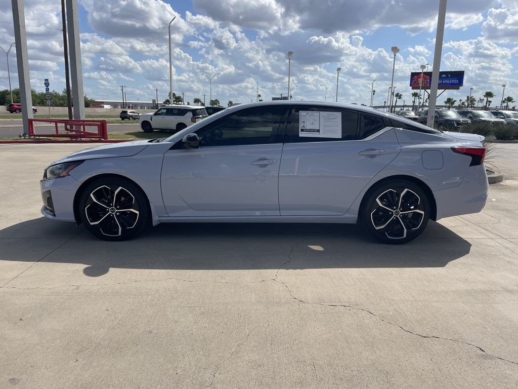 2023 Nissan Altima 2.5 SR photo 2