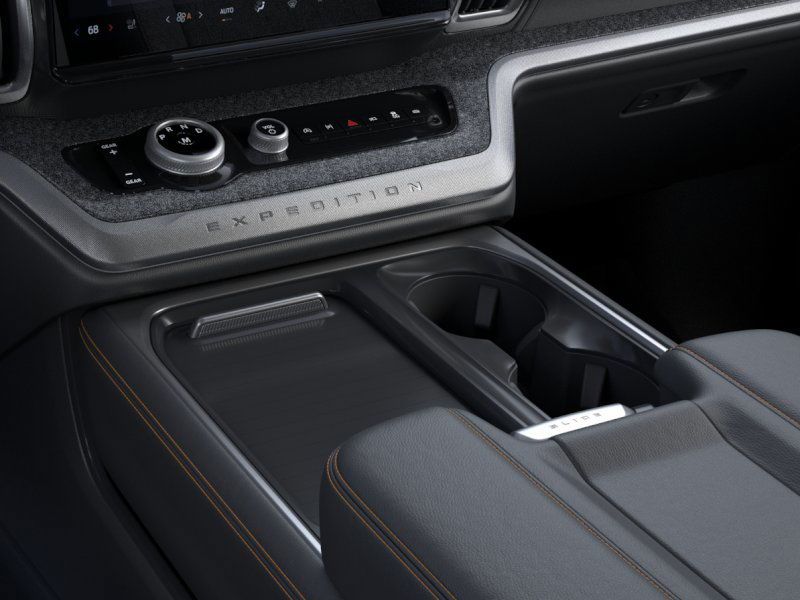 2025 Ford Expedition photo 13