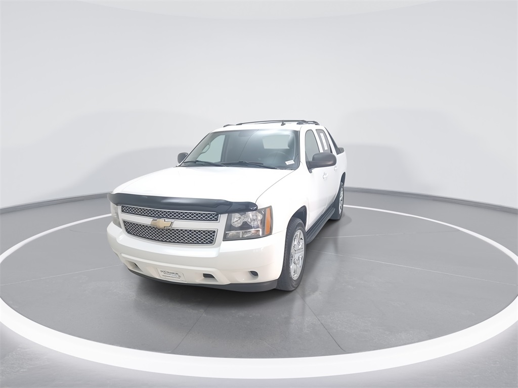 2011 Chevrolet Avalanche LS photo 4