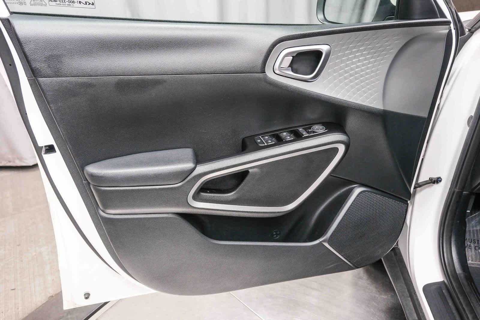 2023 Kia Soul LX photo 19