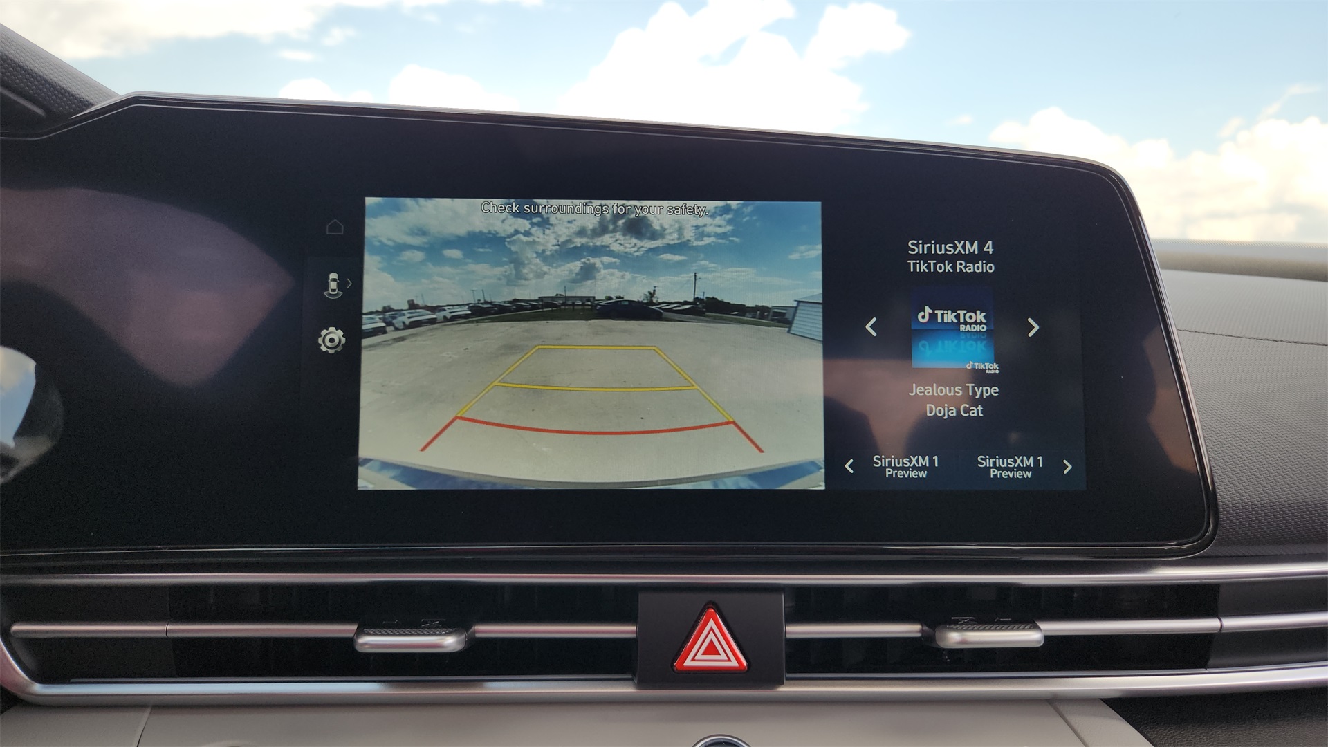 2025 Hyundai Elantra Limited photo 16