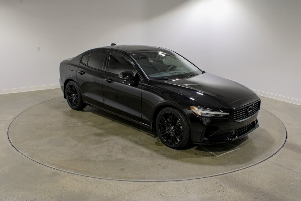 2022 Volvo S60 Recharge T8 Black Edition R-Design photo 8