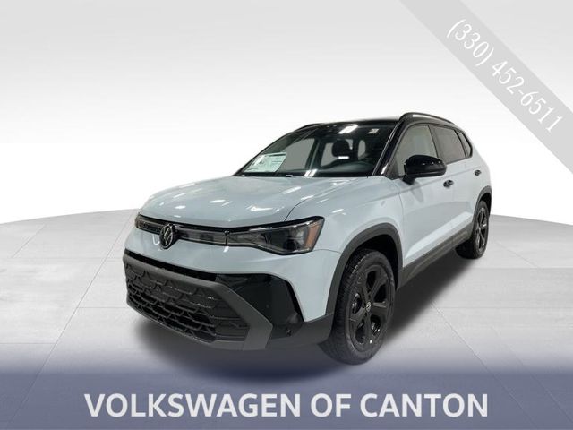 2026 Volkswagen Taos SE Black's photo