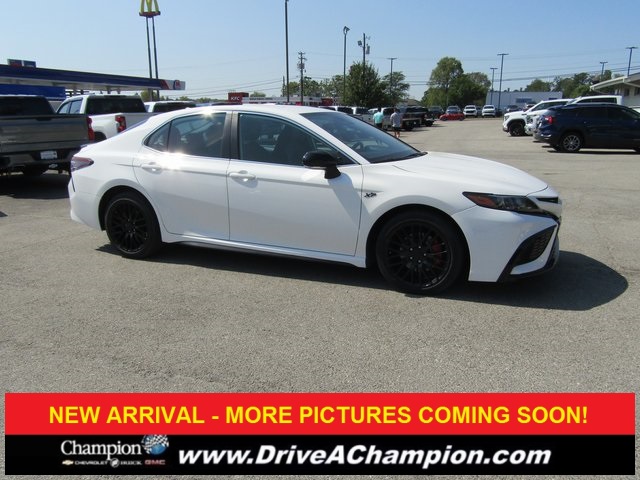 2022 Toyota Camry SE photo 2
